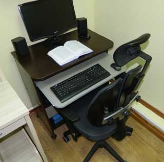 Письменный стол для ноутбука