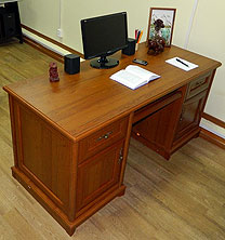 письменный стол в оригинальном исполнении