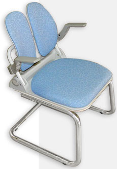 Кресло для дома с ортопедической спинкой и подлокотниками