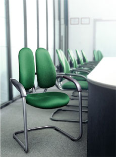 Эргономичные стулья для зон ожидания и переговорных