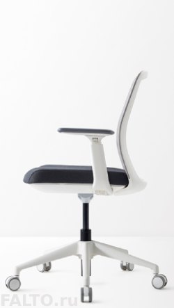 Светлое кресло ICON с низкой спинкой