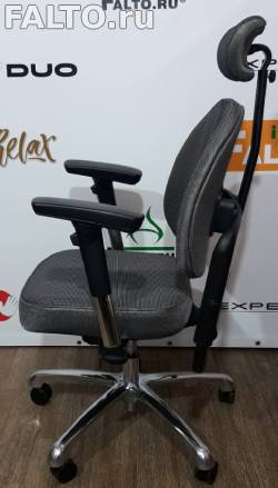 Компьютерное кресло с корсетной поддержкой спины