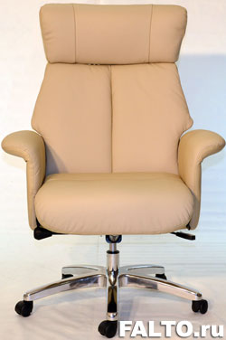 Светлое кожаное кресло Relax Royal с механизмом реклайнер