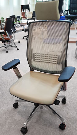 Офисное кресло Body-Balance Business T-912AL бежевое